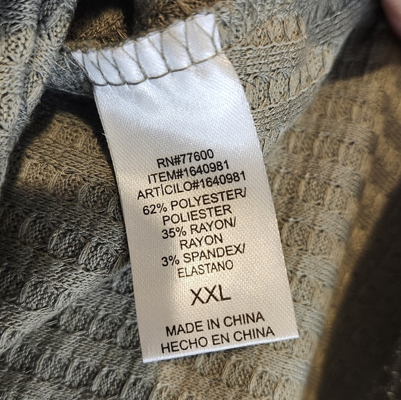 Chaser Brand Waffle Knit V-Neck Gray Rounded Slit Hem Top Size XXL - Picture 6 of 7